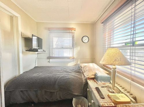 92 John St, North Lindenhurst NY  11757-4108 exterior