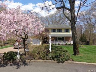 4 Leaf Ct, Airmont, NY 10901-7106