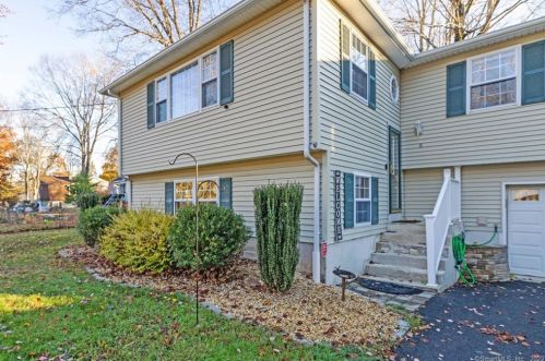 6 Huckleberry Acres Rd, East Hampton, CT 06424-1616