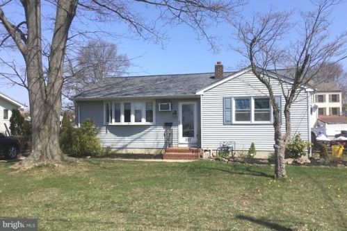 227 5th St, Florence, NJ 08518-2313