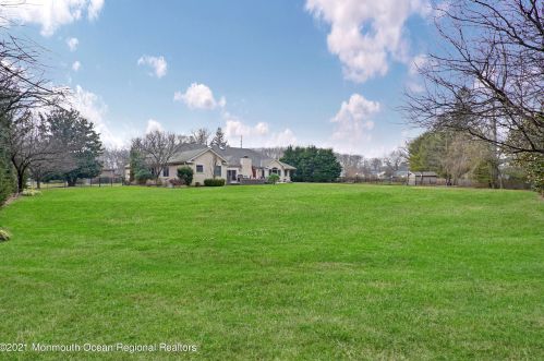 801 Darlene Ave, Tinton Falls, NJ 07712-4120