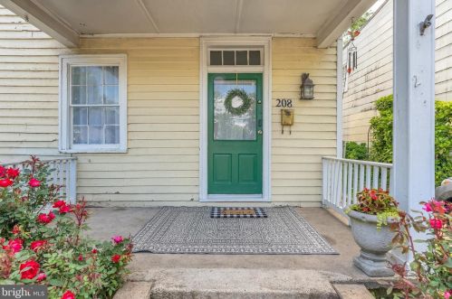 208 Princess Anne St, Fredericksburg VA  22401-6039 exterior