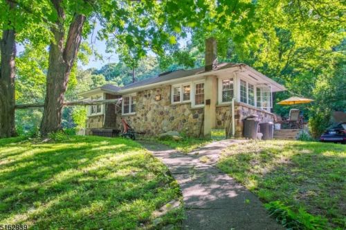 512 Macopin Rd, West Milford Lakes, NJ 07480-3903