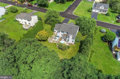 100 Brook Meadow Cir, Shrewsbury PA  17361-1236 exterior