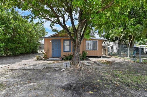 424 Southridge Rd, Delray Beach, FL 33444-2228