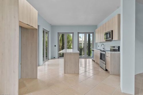 4150 Dingman Dr, Sanibel FL 33957-5107 exterior