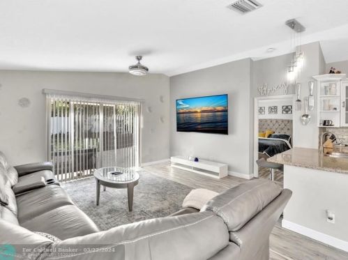 10240 24th Ct, Hollywood FL  33025-6504 exterior