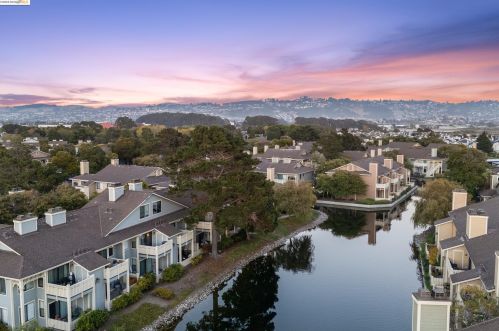 123 Lakeshore Ct, Richmond CA  94804-7422 exterior
