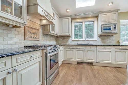 15 Frost Valley Rd, Mount Sinai NY  11766-1401 exterior