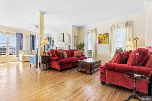 36 Winding Way, West Paterson, NJ 07424-2669