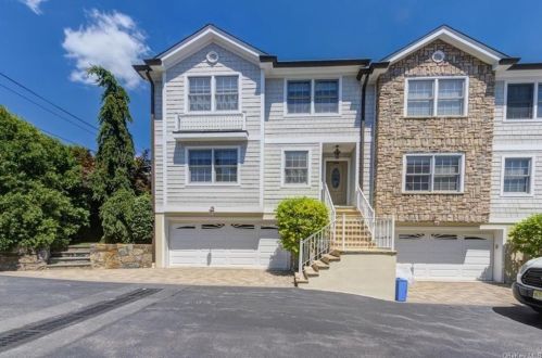 584 Pelham Rd, New Rochelle, NY 10805-1302
