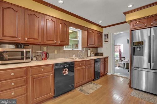 418 Blacklatch Ln, Camp Hill PA  17011-8414 exterior