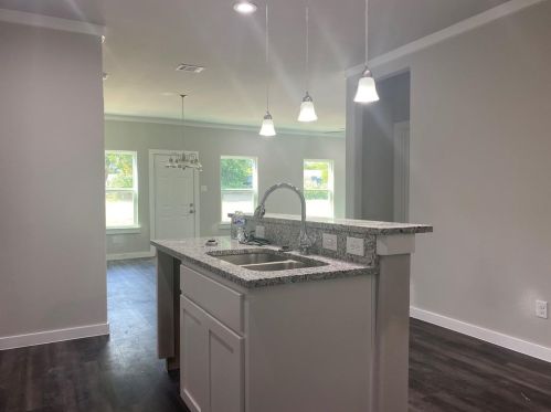 1515 Fordham Rd, Dallas TX  75216-6220 exterior