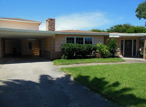 126 San Marino Dr, Galveston, TX 77550-5716