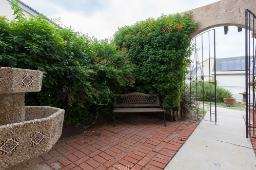 21426 Carol Sue Ln, Santa Clarita, CA 91350-1705