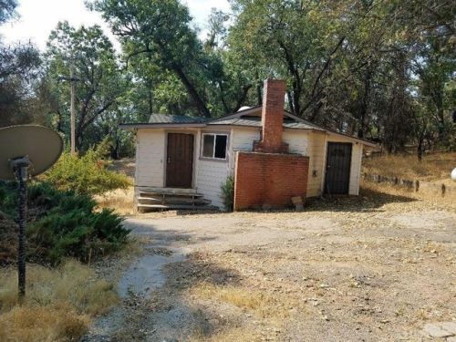 35832 Highland Dr, Bass Lake, CA 93669-9722