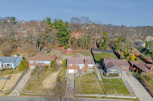 212 Paul Dr, New Kensington PA  15068-2907 exterior