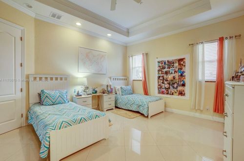 160 Saratoga Ave, Fort Pierce FL  34953-5974 exterior