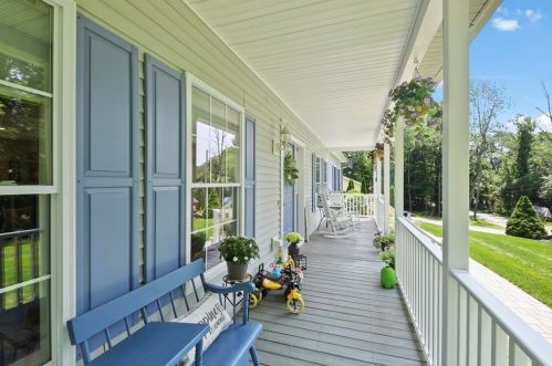 182 Chapel St, Leicester, MA 01524-1114