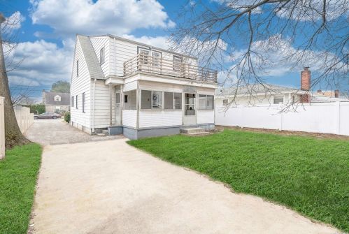 135 Allen St, Hempstead NY  11550-7319 exterior