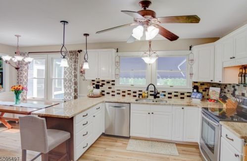 25 Martingale Dr, Wantage NJ  07461-2857 exterior