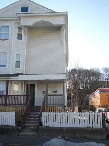 4 Preston St, Worcester MA  01610-1120 exterior