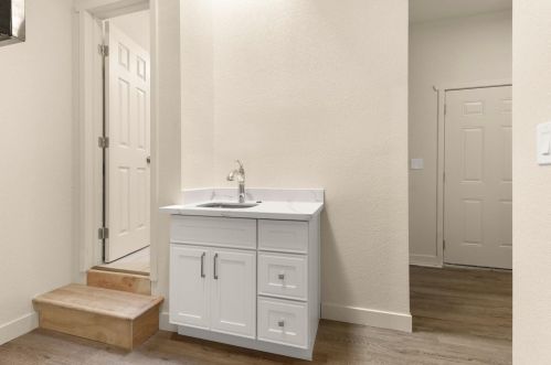 303 Washington St, Modesto CA  95351-2837 exterior