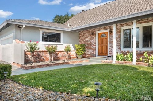 2132 San Antonio Dr, Santa Rosa, CA 95405-8148