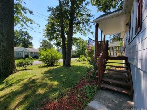 82 Ridgewood Ave, Middletown NY  10940-3415 exterior