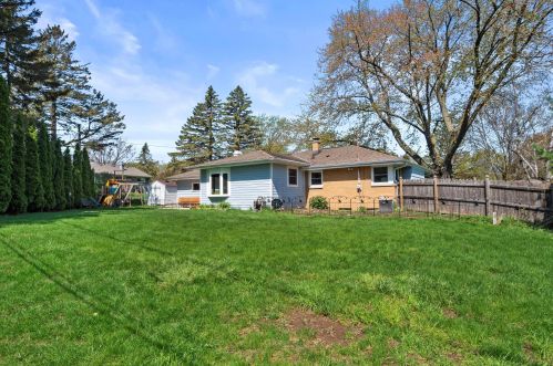7686 Highview Dr, Milwaukee, WI 53223-4269