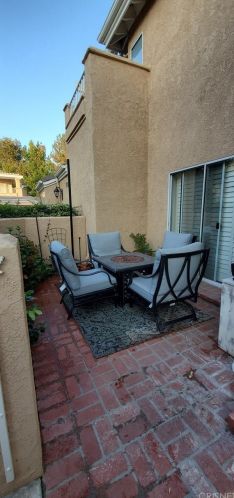 24007 Arroyo Park Dr, Santa Clarita CA  91355-2081 exterior