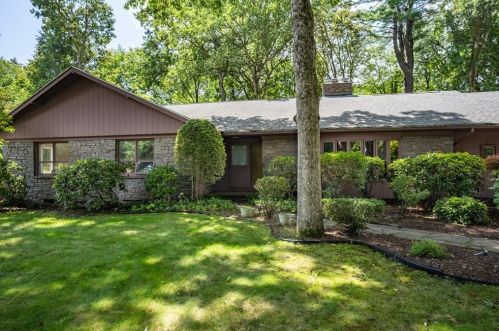 144 Magnolia Cir, Springfield, MA 01106-2527