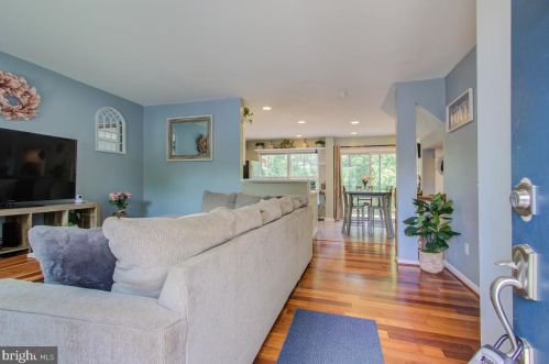 12024 Country Mill Dr, Bristow, VA 20136-1240