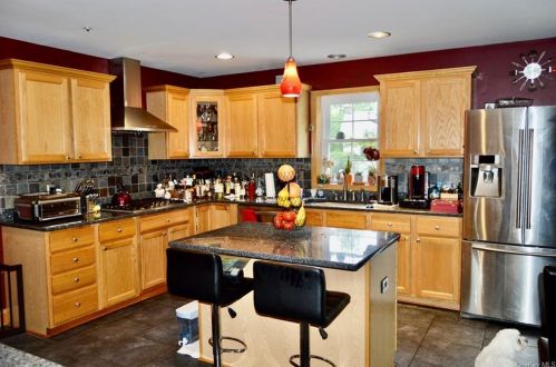 2 Drake Ln, White Plains NY  10607-2215 exterior