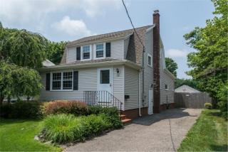 34 Avery Ave, Canaan Lake, NY 11772-2902