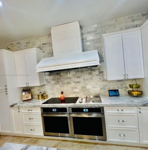 8625 169th Ter, Hialeah FL  33016-6158 exterior