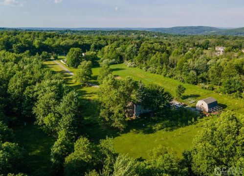 19 Allens Corner Rd, Flemington NJ  08822-5620 exterior