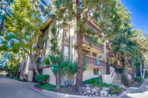 1645 Clark Ave, Long Beach, CA 90815-3807