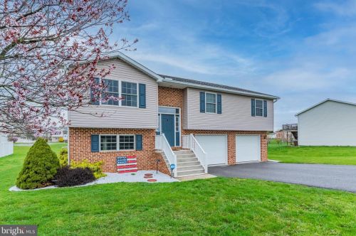 1099 Ashton Dr, Lees Cross Roads, PA 17257-8970