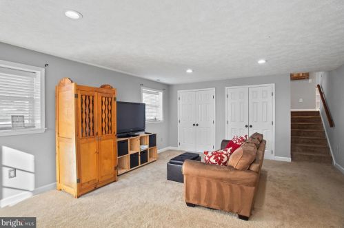 300 E St, Purcellville VA  20132-3317 exterior