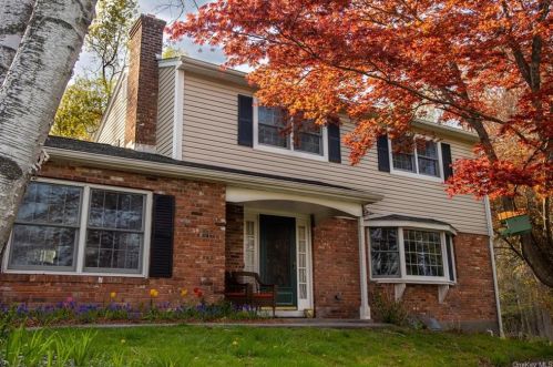 94 Geymer Dr, Mahopac, NY 10541-2042