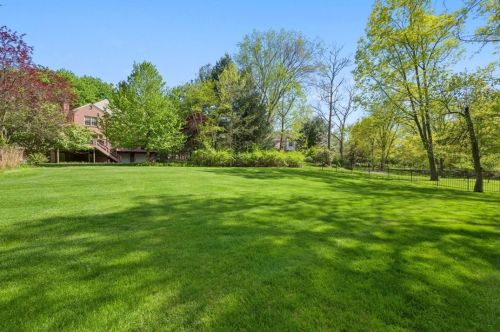 612 Twin Pine Rd, Pittsburgh, PA 15215-1571