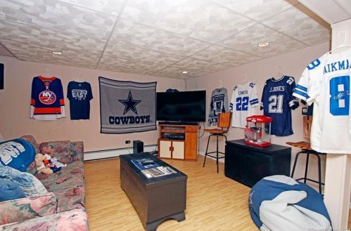 12 Whitlock Ave, Bethel CT  06801-2837 exterior