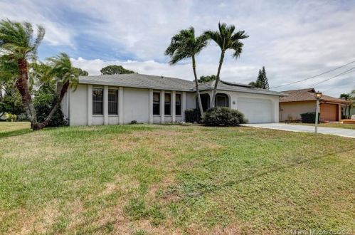 1233 Mcfarlane Ave, Fort Pierce, FL 34952-5307