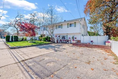 800 Udall Rd, West Islip, NY 11795-1444