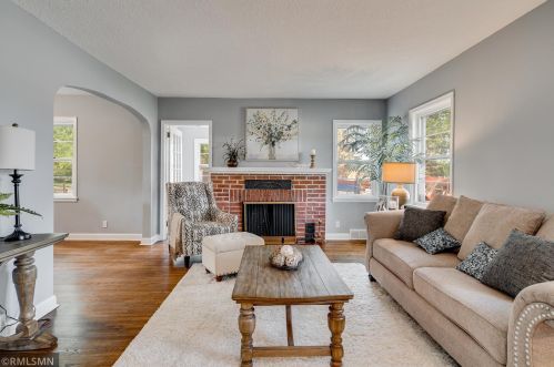 920 Bartelmy Ln, Saint Paul, MN 55119-3874