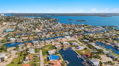 5 Fairview Blvd, Fort Myers Beach FL  33931-4565 exterior