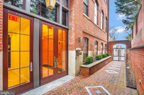 3329 Prospect St, Washington, DC 20007-3217