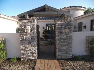 7147 Angela Dr, Glendale, AZ 85308-8507