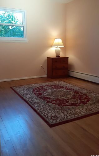 33 Gristmill Dr, San Remo NY  11754-2822 exterior